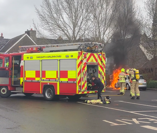 VIDEO: Fire Crew Tackles Car Fire At Brecon Aldi | Brecon-radnor.co.uk